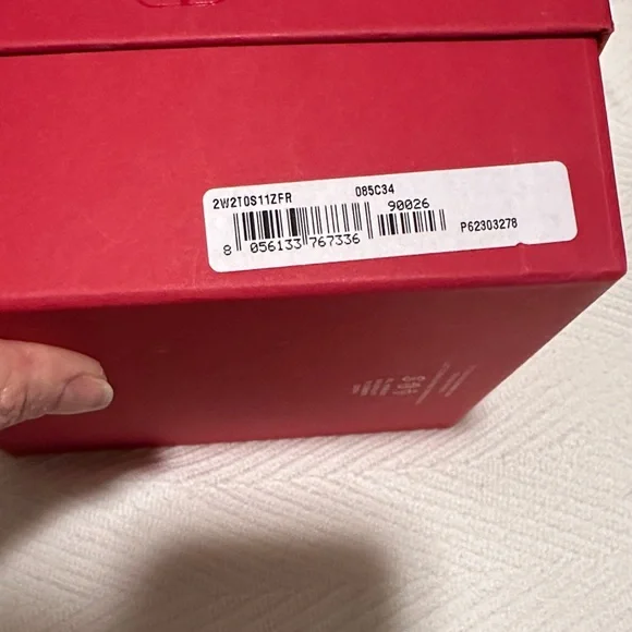 Valentino Garavani V-Logo Cream and Gold Belt size 85 (Small) - Picture 9 of 10